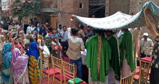 Pakistani Christians hold Sunday services at desecrated churches