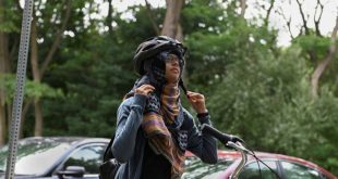 Toronto Program Encourages Hijab-Wearing Women to Get on Two Wheels