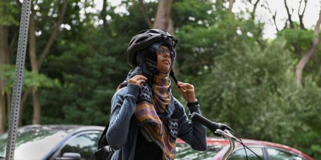 Toronto Program Encourages Hijab-Wearing Women to Get on Two Wheels